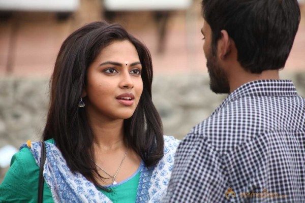 Velai Illa Pattadhari Movie Stills