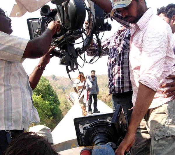 Vijay Velayutham  Location Stills