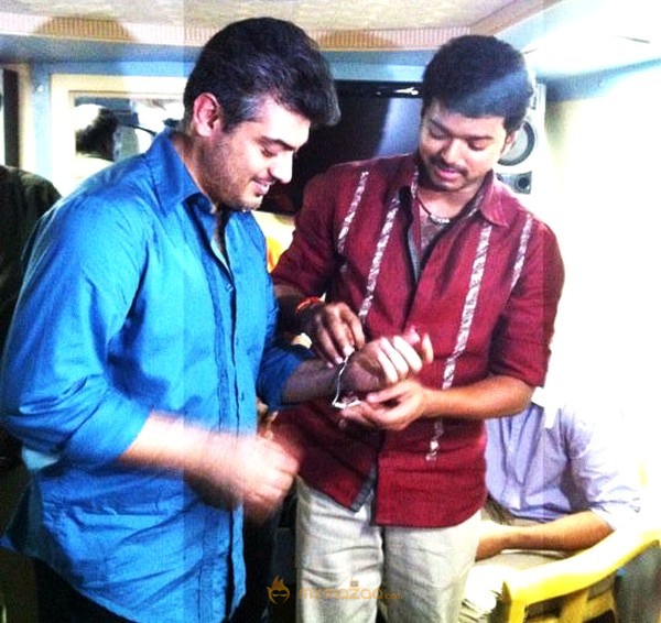 Vijay With Ajith’ At Mangatha On Location Stills 