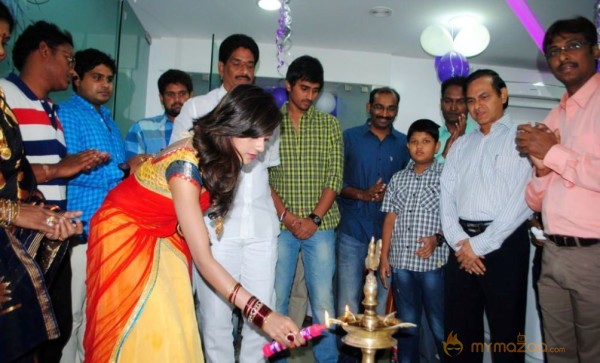 Vithika Sheru At Naturals Salon Launch