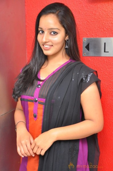 Vizha Tamil Movie Photos