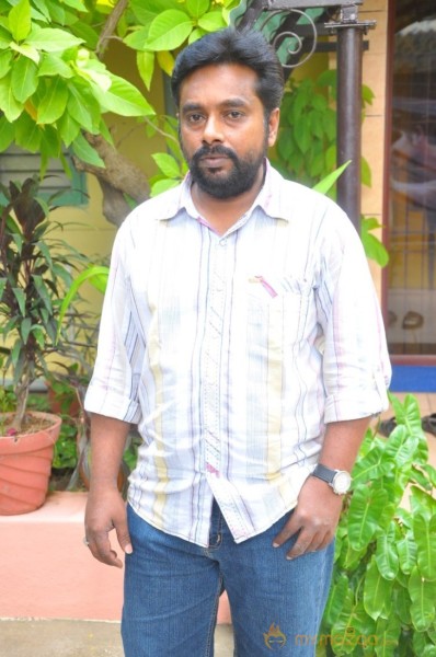 Yan Kadhal Puthithu Movie Interview Stills