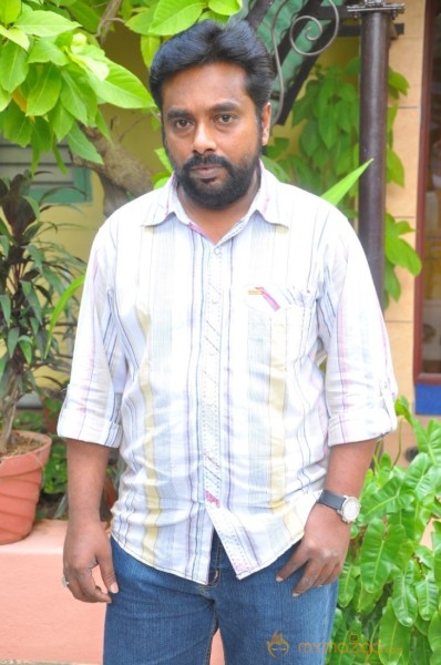 Yan Kadhal Puthithu Movie Interview Stills