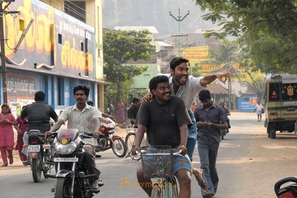 Aadukalam Latest Movie Stills