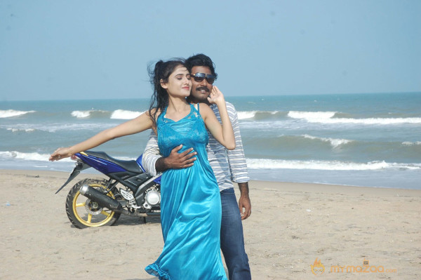 En Oviya Movie Stills 