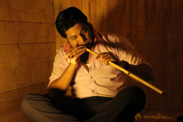 En Uyir En Kaiyil Movie Stills & Wallpapers 