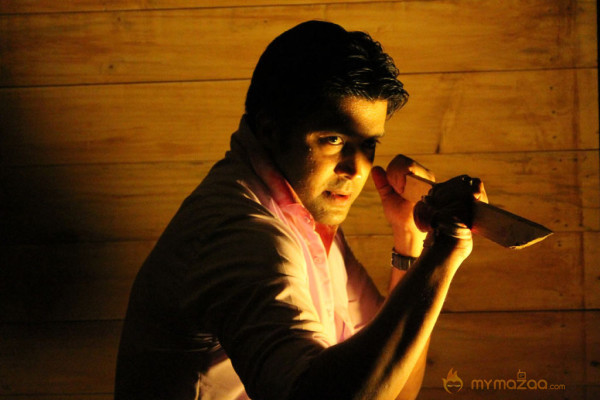 En Uyir En Kaiyil Movie Stills & Wallpapers 