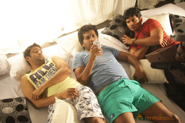  Endrendrum Punnagai Movie Stills 