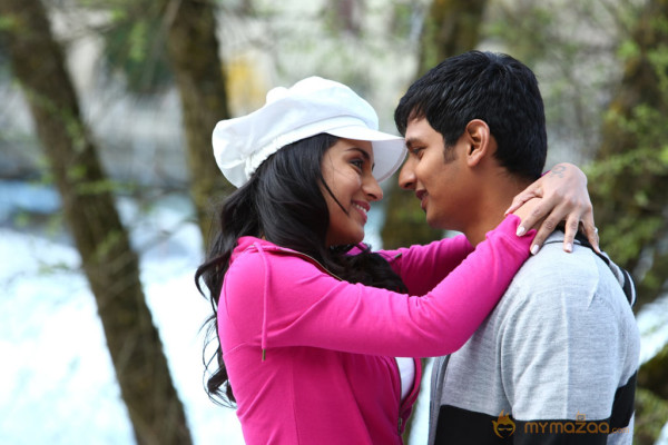  Endrendrum Punnagai Movie Stills 