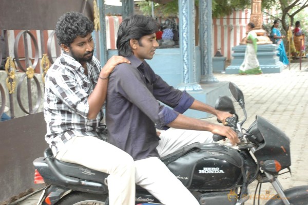 Endrume Aandham Movie Stills 