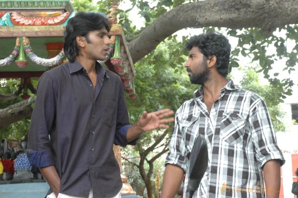 Endrume Aandham Movie Stills 