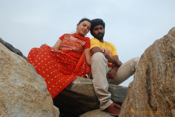 Endrume Aandham Movie Stills 