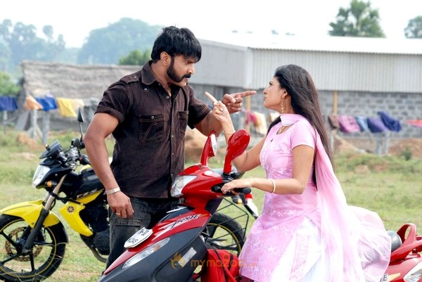 Gowravargal movie stills