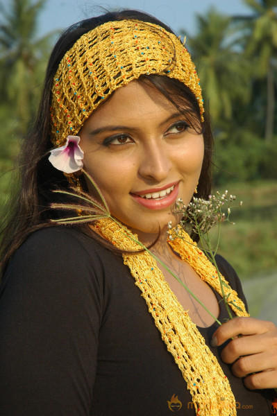 Ilamai Kadhal Movie Stills  