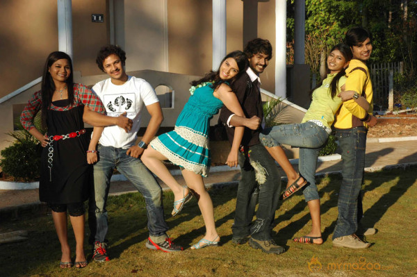 Ilamai Kadhal Movie Stills  