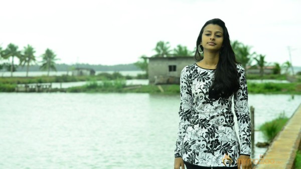 Kadhal Theeyai Kaiyil Edu Movie Stills 