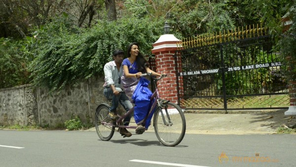 Kadhal Theeyai Kaiyil Edu Movie Stills 