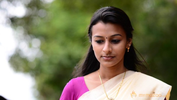 Kadhal Theeyai Kaiyil Edu Movie Stills 