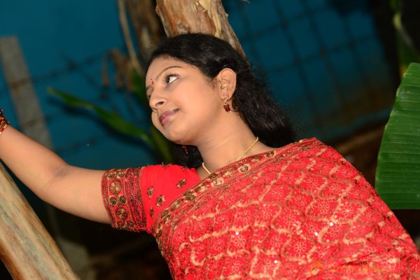 Kadhal Theeyai Kaiyil Edu Movie Stills 