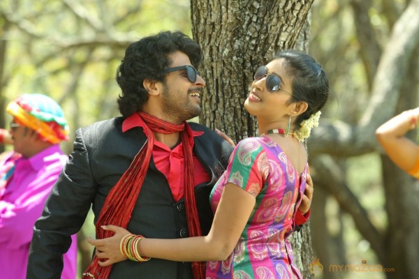 Kalyani Nair in Puthusa Naan Poranthen Movie Stills