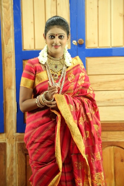 Kalyani Nair in Puthusa Naan Poranthen Movie Stills