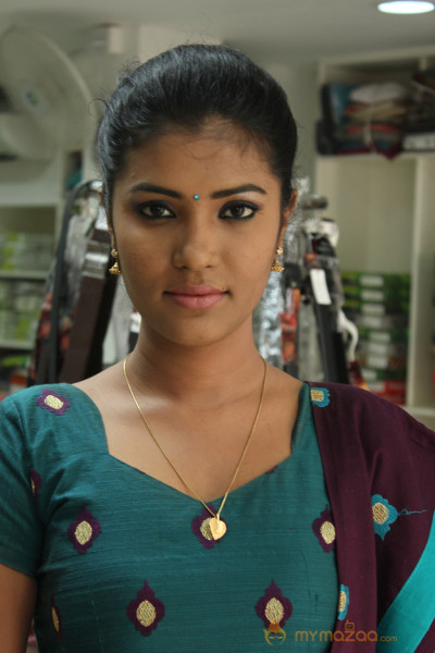 Karisalpattum Gaathinagarum Movie Stills 