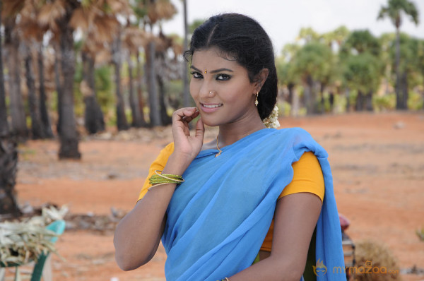 Karisalpattum Gaathinagarum Movie Stills 