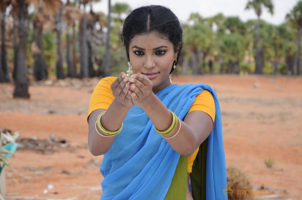 Karisalpattum Gaathinagarum Movie Stills 