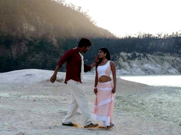 Kola Kolaya Mundhirika Movie Stills