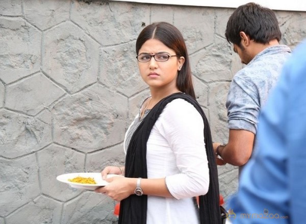 Maalai Nerathu Mayakkam Tamil Movie Photos