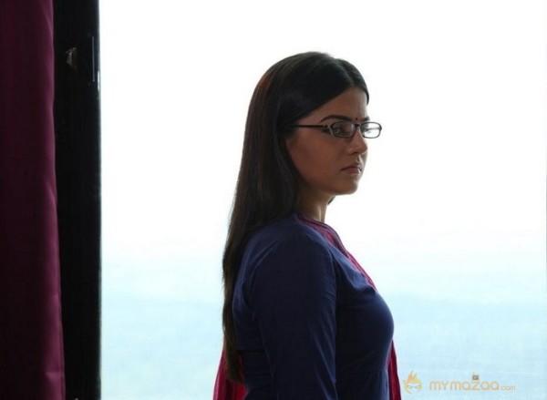 Maalai Nerathu Mayakkam Tamil Movie Photos