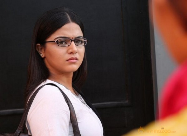 Maalai Nerathu Mayakkam Tamil Movie Photos