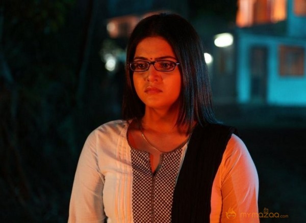 Maalai Nerathu Mayakkam Tamil Movie Photos