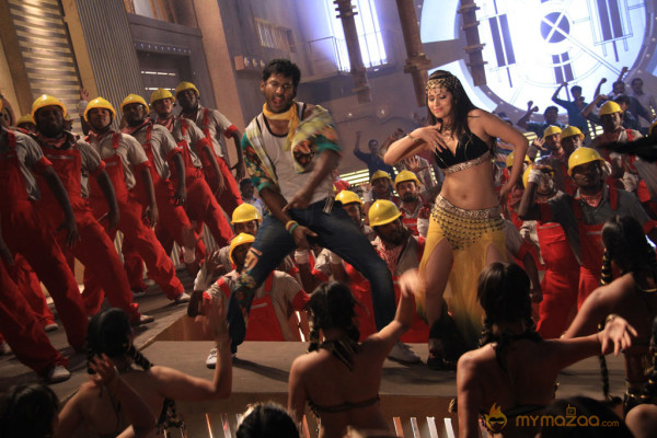 Madha Gaja Raja New Movie Stills 