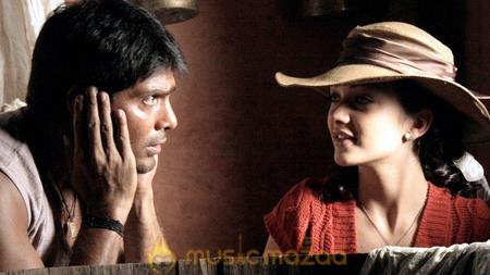 Madrasapattinam Working Stills