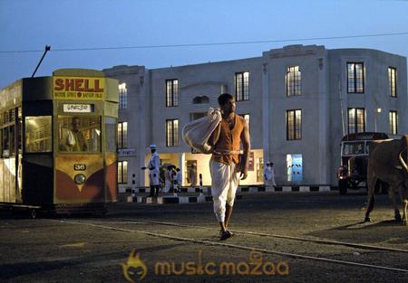 Madrasapattinam Working Stills