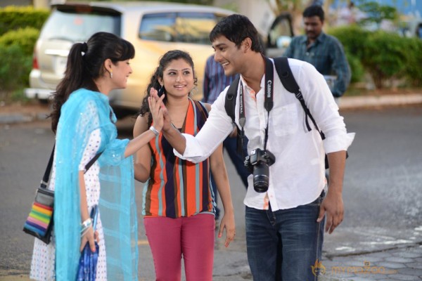 Manadhil Maayam Seidhai Movie Stills 