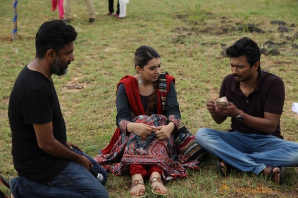 Manithan Movie Stills