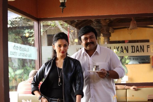 Meen Kuzhambum Mann Paanaiyum Movie Stills