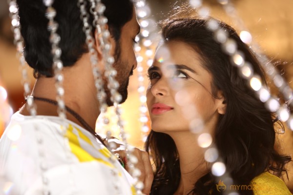 Meenakshi Dixit new movie: Bayam Oru Payanam Movie Photos