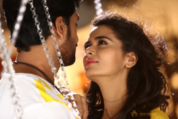 Meenakshi Dixit new movie: Bayam Oru Payanam Movie Photos