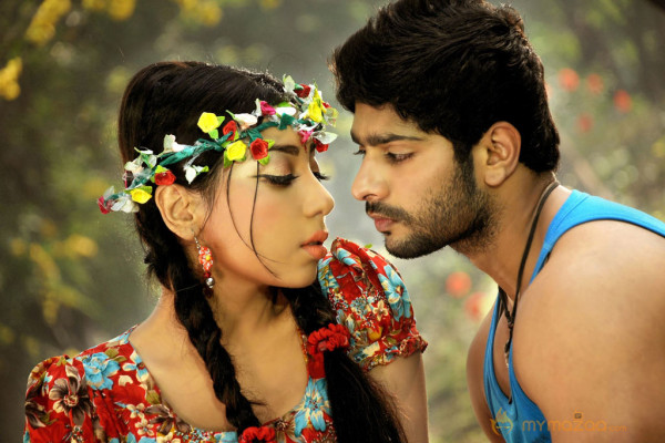 Minnal Movie Stills 