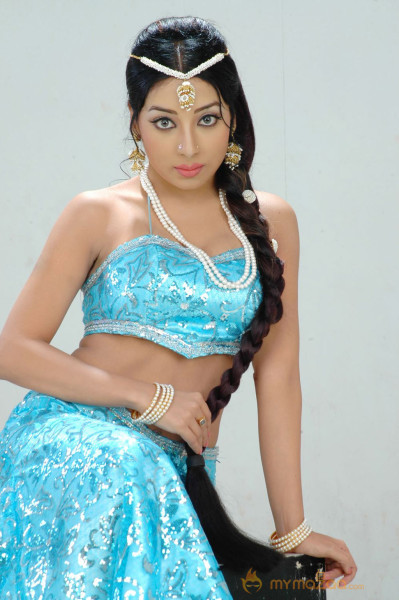 Minnal Movie Stills 