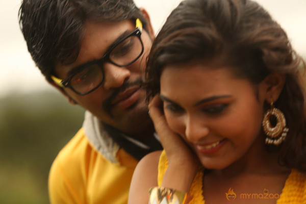 Nee En Uyire Movie Stills  