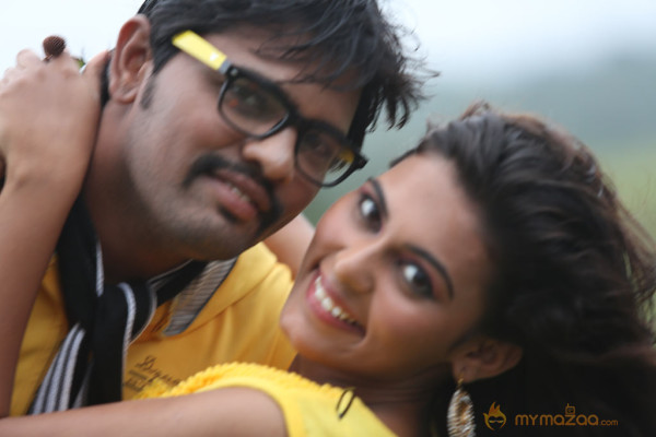 Nee En Uyire Movie Stills  