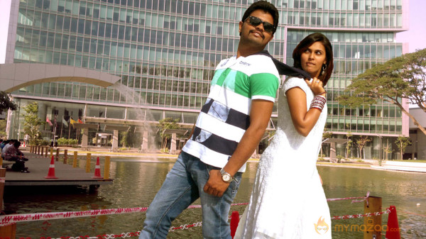 Nee En Uyire Movie Stills  