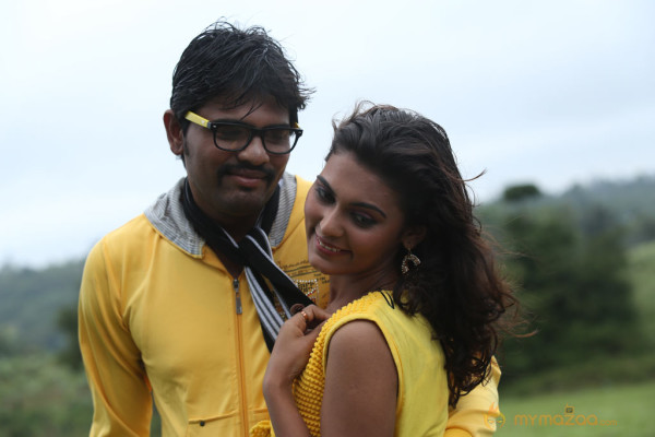 Nee En Uyire Movie Stills  