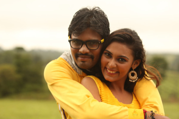 Nee En Uyire Movie Stills  