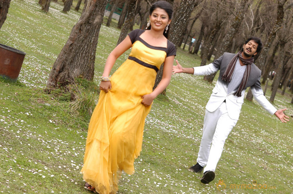 Ninaithathu Yaaro Movie Stills 