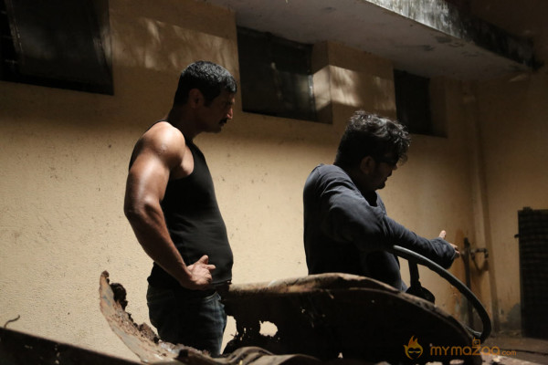 Onaayum Aattukkuttiyum Movie Stills 